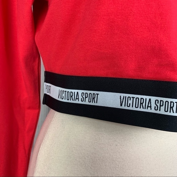Victoria Sport | red crop top - Picture 2 of 11